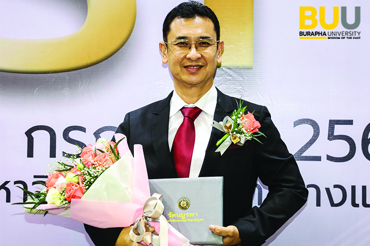 000 ผู้ช่วยศาสตราจารย์ ดร.วศิน ยุวนะเตมีย์  รับรางวัล “รัตนบูรพา” ประจำปี ๒๕๖๔ สาขาคนดีศรีบูรพา ในงาน “๘ กรกฎ”
