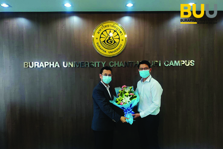 008 ผู้ช่วยศาสตราจารย์ ดร.วศิน ยุวนะเตมีย์  รับรางวัล “รัตนบูรพา” ประจำปี ๒๕๖๔ สาขาคนดีศรีบูรพา ในงาน “๘ กรกฎ”