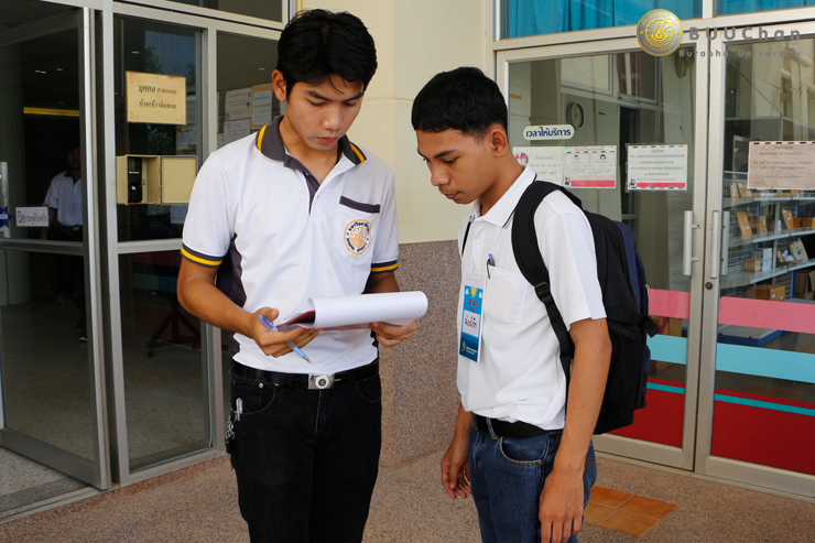 นิสิตใหม่ เลือด เทา-ทอง เดินทางเข้ารายงานตัววันแรก