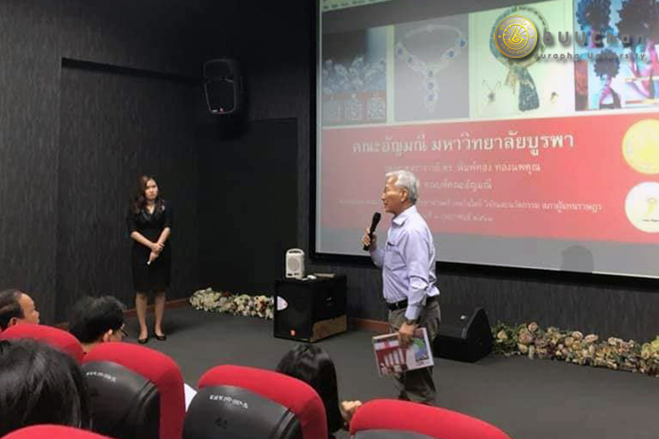 รศ.ดร.พิมพ์ทอง นำเสนอผลงานฯ ต่อคณะกรรมาธิการฯ