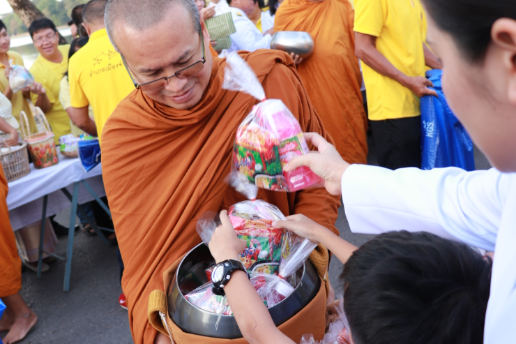 ร่วมทำบุญวันชาติ และวันพ่อแห่งชาติ